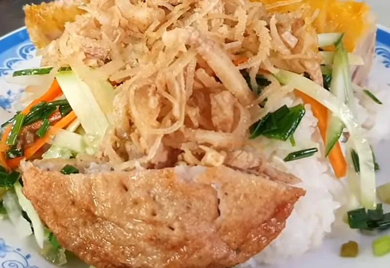 Cơm tấm Ba Há có món chả trứng thơm béo rất đặc biệt