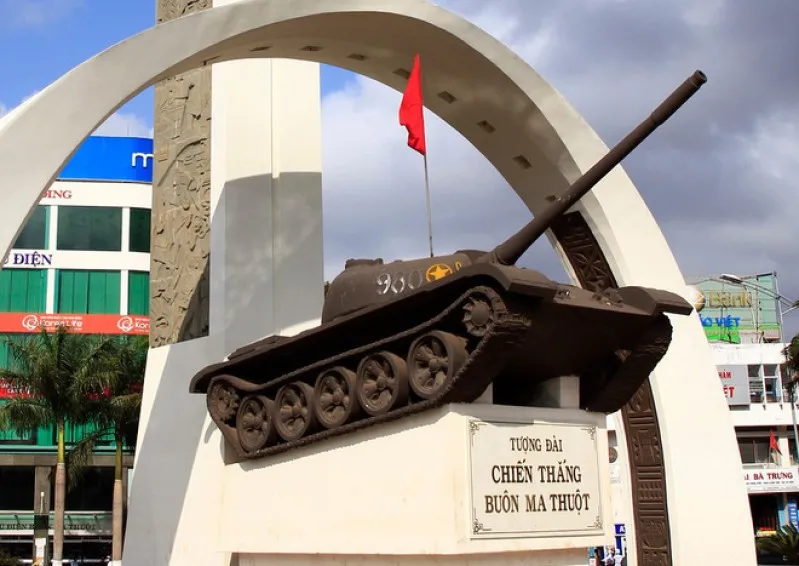 Xe tăng số hiệu 980 trên Tượng đài Chiến Thắng (Nguồn: Internet)